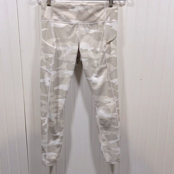 Athleta camo contender 7/8 tight legging - Picture 1 of 11